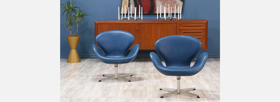 Pair of Arne Jacobsen Leather “Swan” Chairs for Fritz Hansen