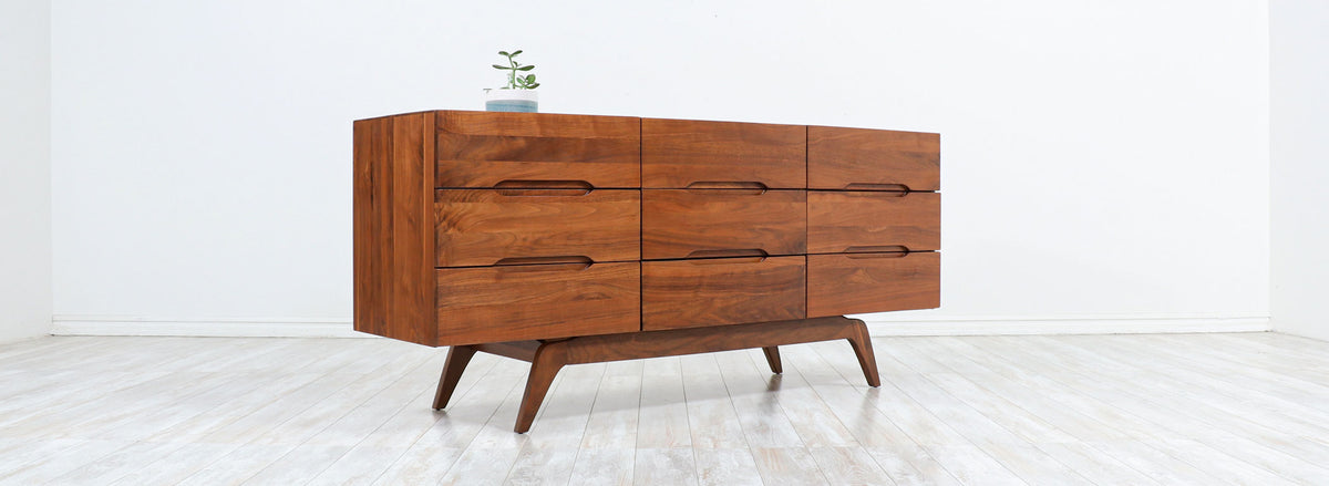 Mid-Century Modern Sculpted Walnut 9-Drawer Dresser Attributed to Vladimir Kagan 