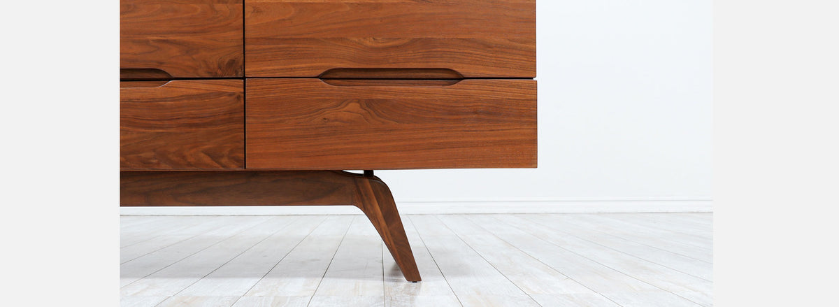 Mid-Century Modern Sculpted Walnut 9-Drawer Dresser Attributed to Vladimir Kagan 