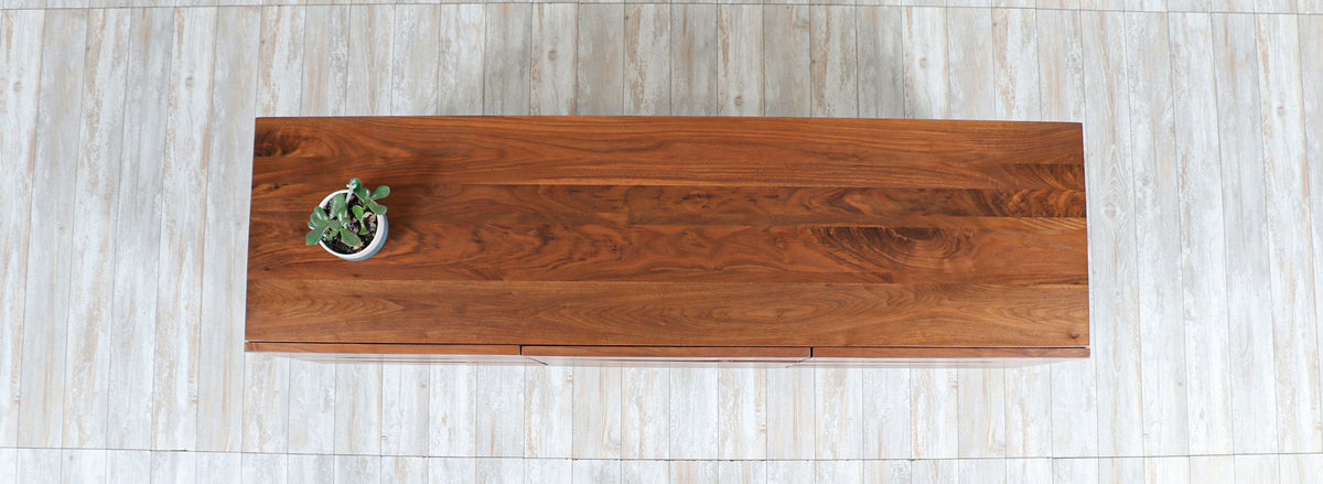Mid-Century Modern Sculpted Walnut 9-Drawer Dresser Attributed to Vladimir Kagan 
