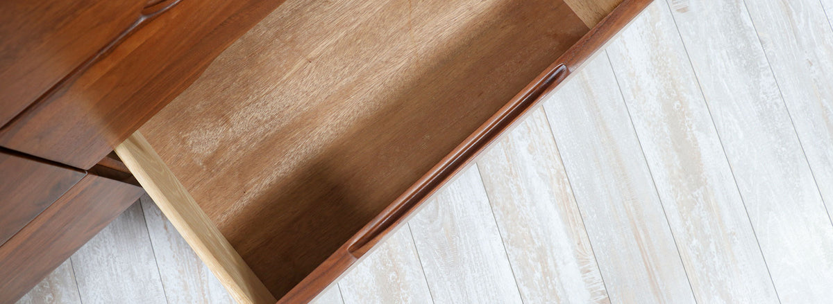 Mid-Century Modern Sculpted Walnut 9-Drawer Dresser Attributed to Vladimir Kagan 