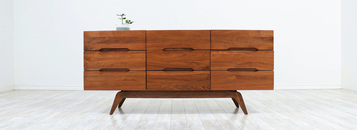 Mid-Century Modern Sculpted Walnut 9-Drawer Dresser Attributed to Vladimir Kagan 