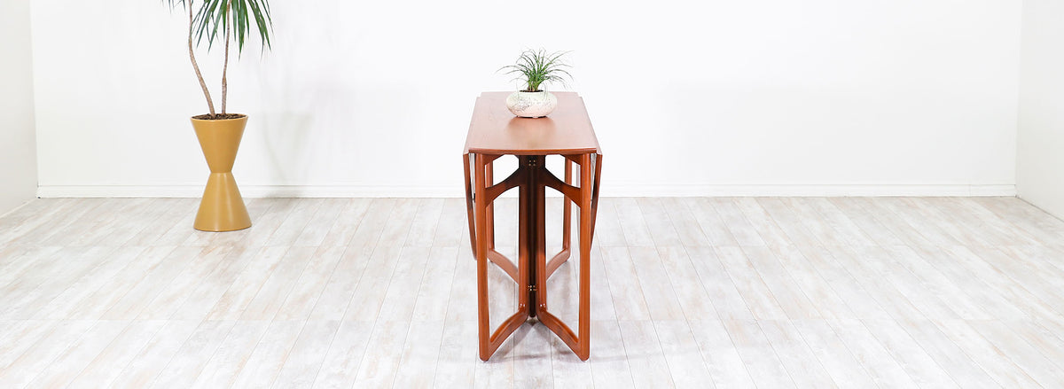 Peter Hvidt & Orla Mølgaard Nielsen Gate-Leg Dining Table for Søborg Møbelfabrik