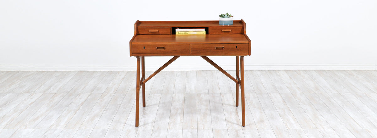 Arne Wahl Iversen Model-64 Writing Desk for Vinde Møbelfabrik