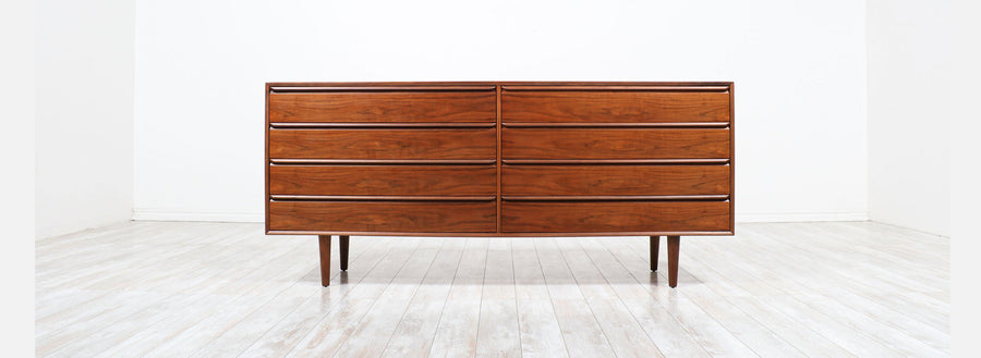 Mid-Century Modern 8-Drawer Walnut Dresser by Westnofa 898