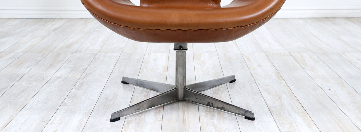 Arne Jacobsen Leather "Swan" Chairs for Fritz Hansen