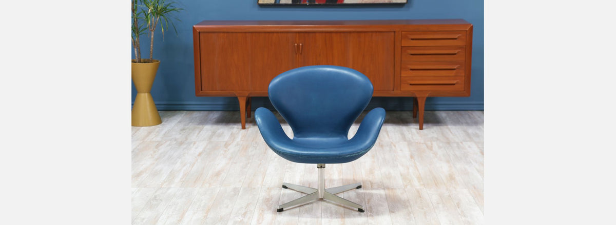 Pair of Arne Jacobsen Leather “Swan” Chairs for Fritz Hansen
