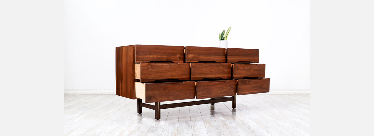 Mid-century Modern "Pristine" Walnut 9-Drawer Dresser by American Martinsville