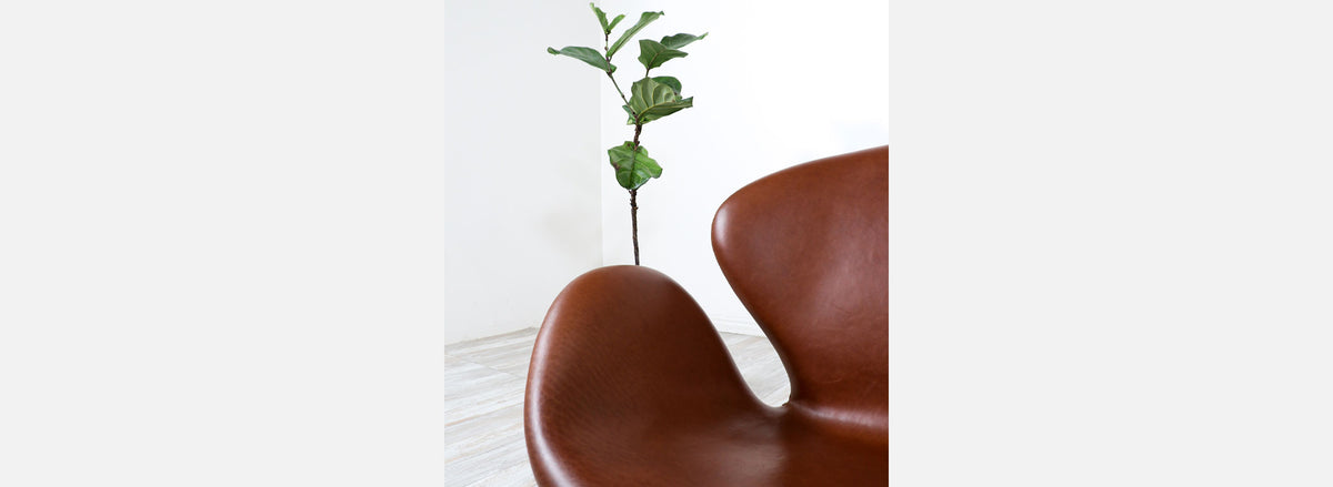 Vintage Cognac Leather Swan Sofa by Arne Jacobsen for Fritz Hansen 