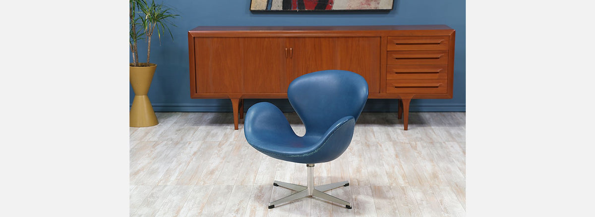 Pair of Arne Jacobsen Leather “Swan” Chairs for Fritz Hansen
