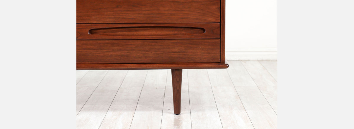 Mid-Century Modern 9-Drawer Dresser by American of Martinsville 