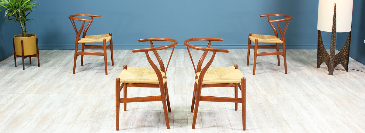 Hans J. Wegner ''Wishbone'' CH-24 Dining Chairs for Carl Hansen & Søn