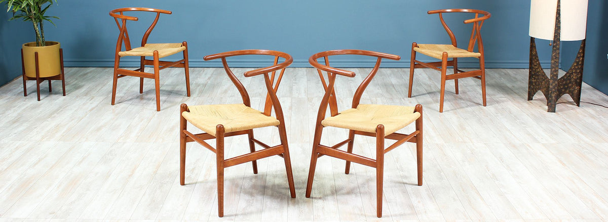 Hans J. Wegner ''Wishbone'' CH-24 Dining Chairs for Carl Hansen & Søn