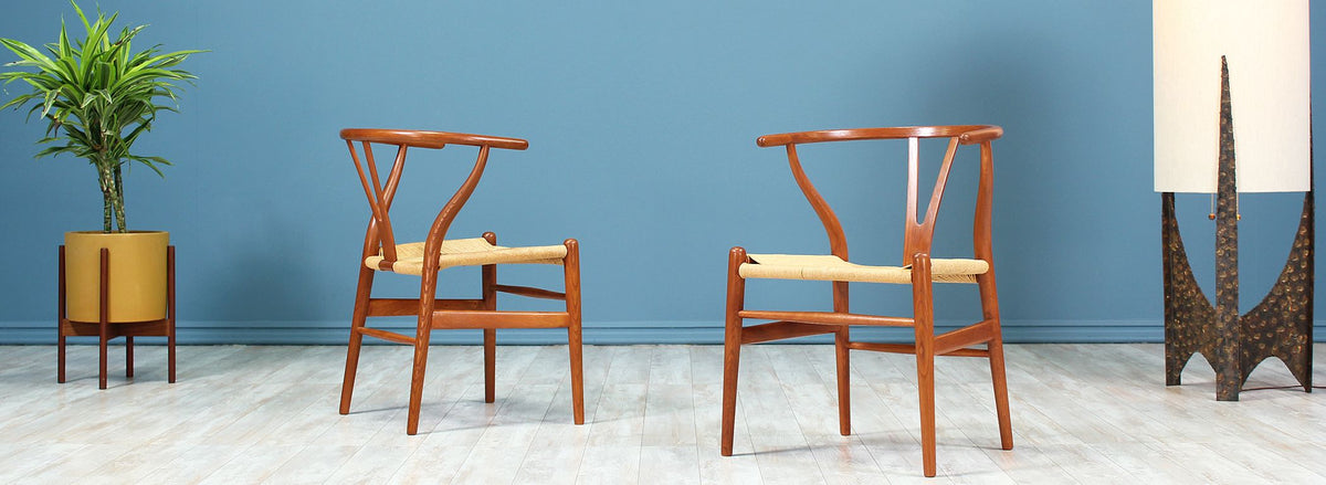 Hans J. Wegner ''Wishbone'' CH-24 Dining Chairs for Carl Hansen & Søn