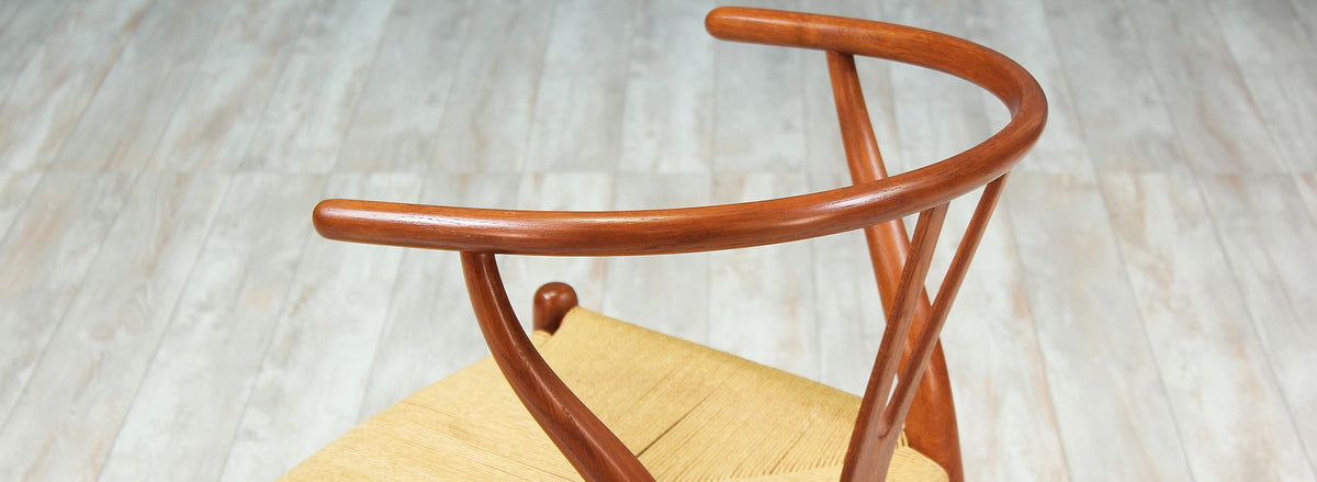 Hans J. Wegner ''Wishbone'' CH-24 Dining Chairs for Carl Hansen & Søn