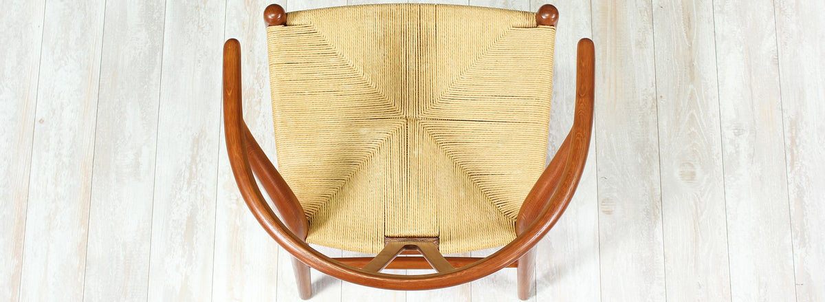 Hans J. Wegner ''Wishbone'' CH-24 Dining Chairs for Carl Hansen & Søn
