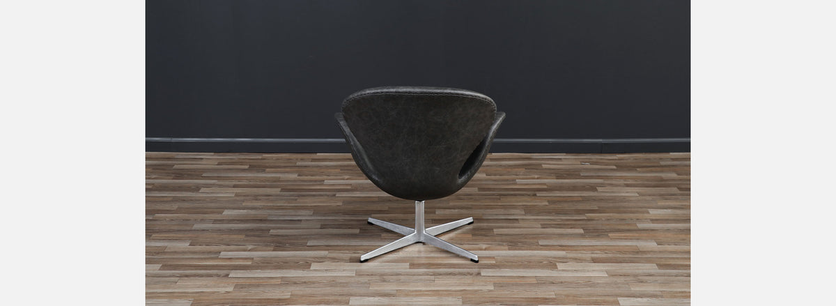 Vintage Arne Jacobsen Grey Leather "Swan" Chair for Fritz Hansen