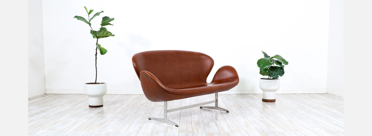 Vintage Cognac Leather Swan Sofa by Arne Jacobsen for Fritz Hansen 