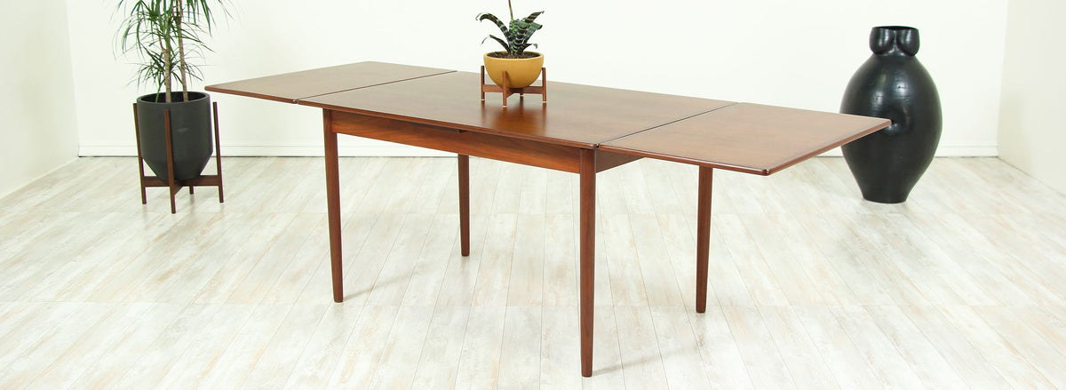 Willy Sigh Draw-Leaf Dining Table for H. Sigh & Søn Møbelfabrik