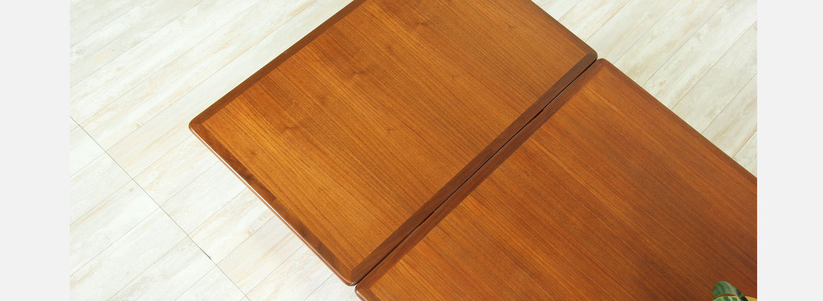 Willy Sigh Draw-Leaf Dining Table for H. Sigh & Søn Møbelfabrik
