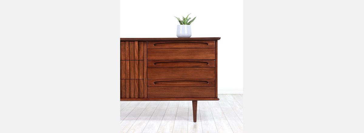 Mid-Century Modern 9-Drawer Dresser by American of Martinsville 
