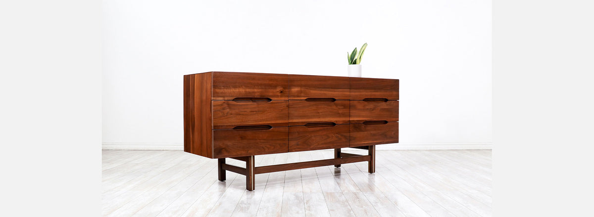 Mid-century Modern "Pristine" Walnut 9-Drawer Dresser by American Martinsville