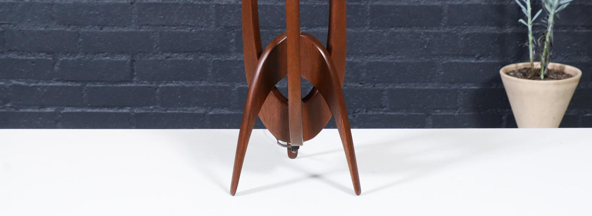 Mid-Century Modern Sculpted Table Lamp by R & J Manufacturing
