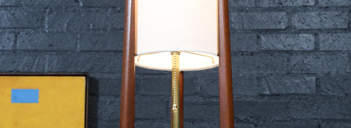 Mid-Century Modern Sculpted Table Lamp by R & J Manufacturing