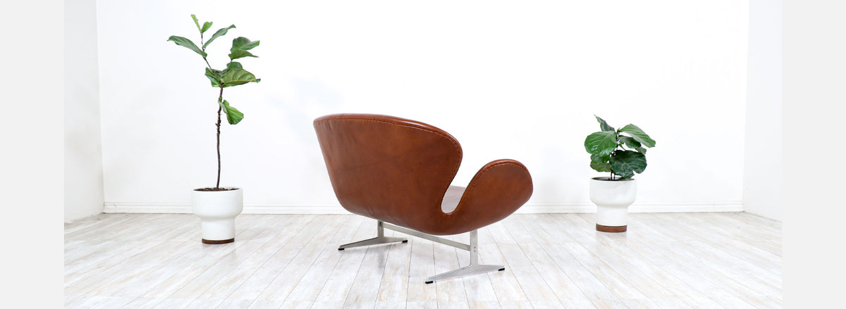 Vintage Cognac Leather Swan Sofa by Arne Jacobsen for Fritz Hansen 