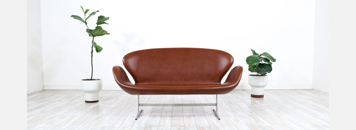 Vintage Cognac Leather Swan Sofa by Arne Jacobsen for Fritz Hansen 