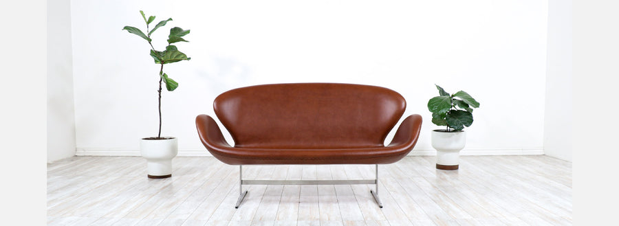 Vintage Cognac Leather Swan Sofa by Arne Jacobsen for Fritz Hansen 