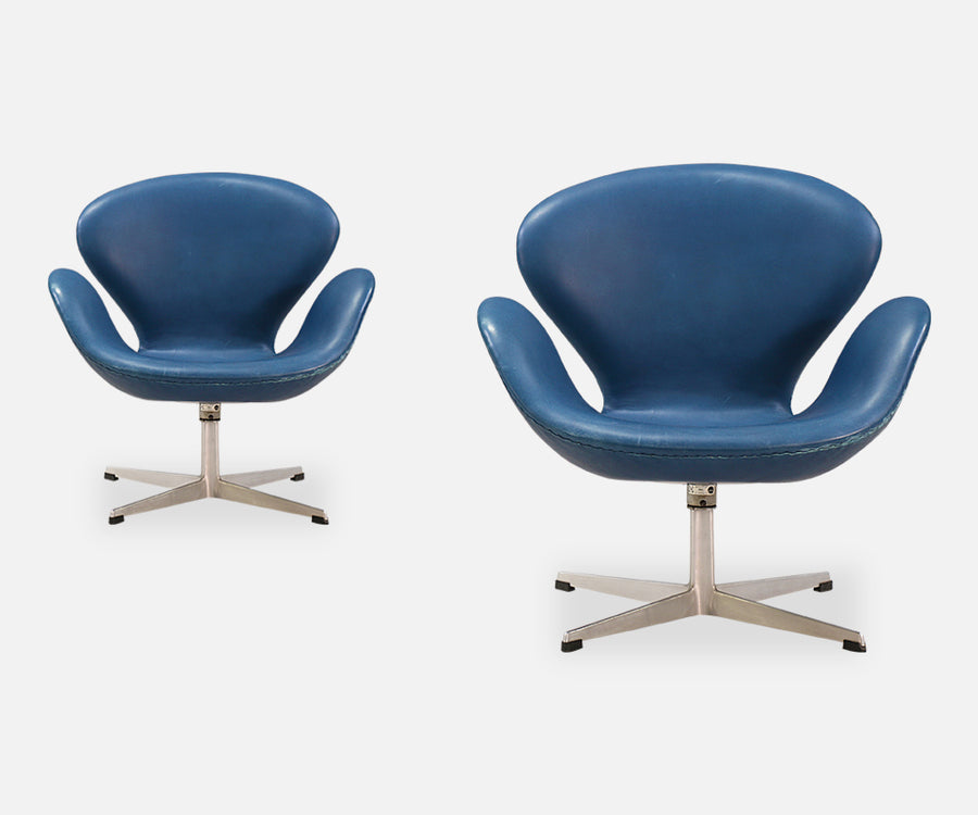 Pair of Arne Jacobsen Leather “Swan” Chairs for Fritz Hansen