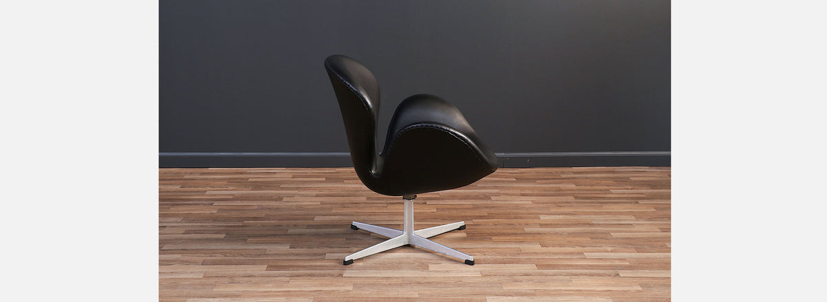 Vintage Arne Jacobsen Black Leather "Swan" Chair for Fritz Hansen