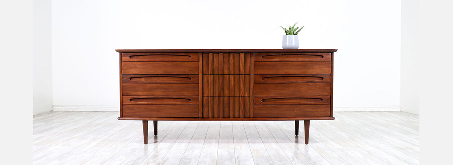 Mid-Century Modern 9-Drawer Dresser by American of Martinsville 