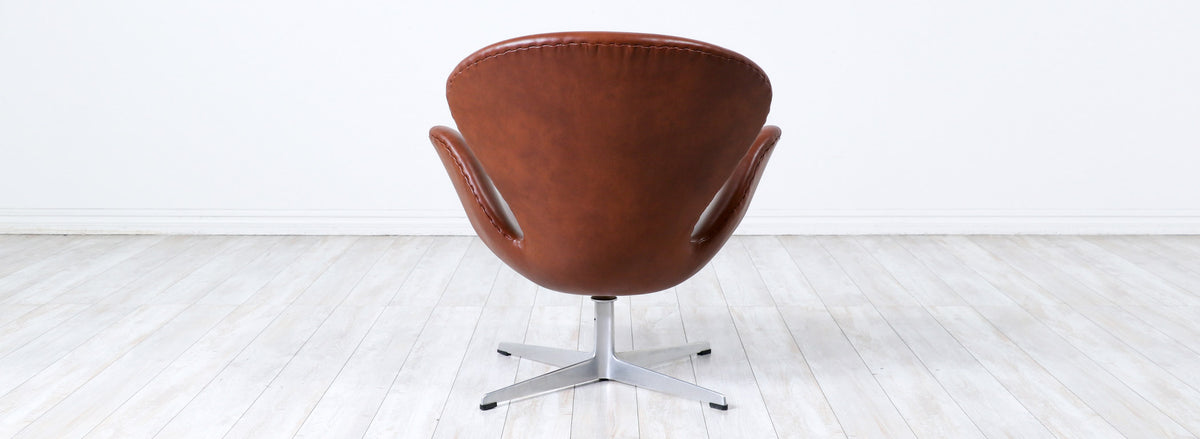 Vintage Arne Jacobsen Cognac Leather "Swan" Chair for Fritz Hansen