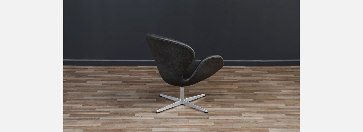 Vintage Arne Jacobsen Grey Leather "Swan" Chair for Fritz Hansen