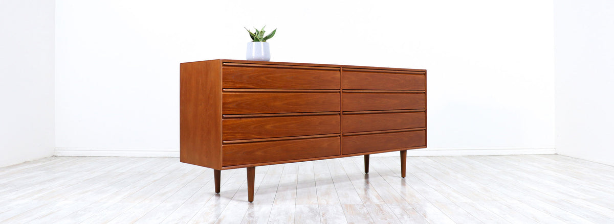 Mid-Century Modern 8-Drawer Teak Dresser by Westnofa