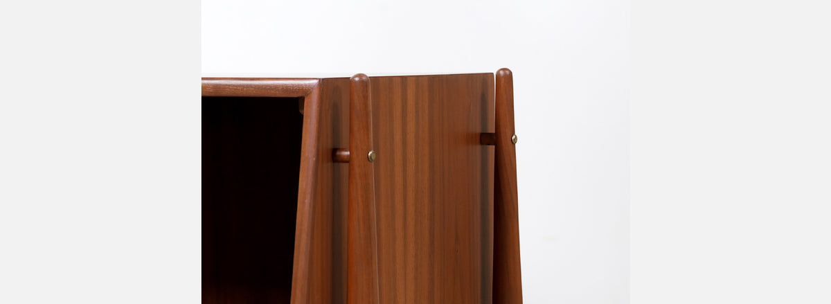 Kipp Stewart ”Declaration” Sculpted Walnut Floating Night Stands for Drexel