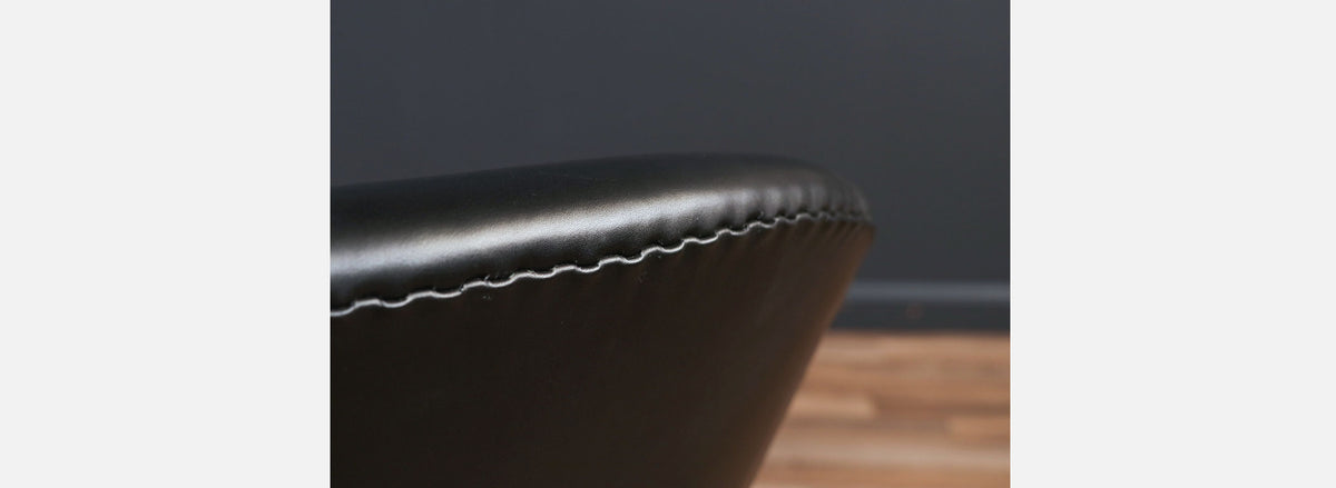 Vintage Arne Jacobsen Black Leather "Swan" Chair for Fritz Hansen