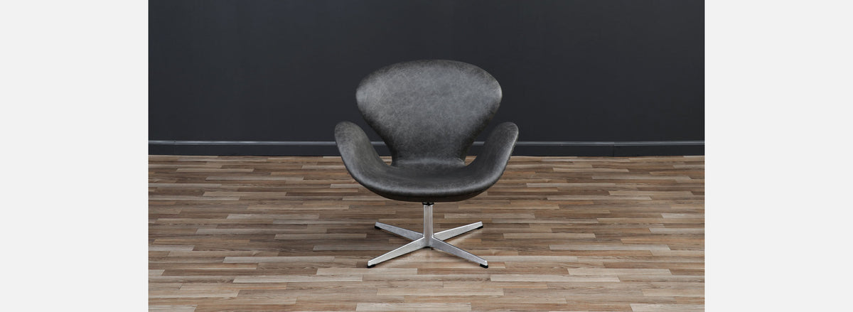Vintage Arne Jacobsen Grey Leather "Swan" Chair for Fritz Hansen