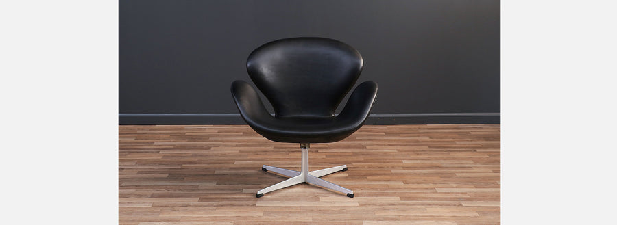 Vintage Arne Jacobsen Black Leather "Swan" Chair for Fritz Hansen