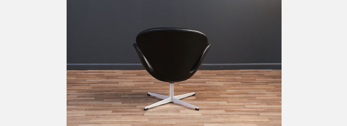 Vintage Arne Jacobsen Black Leather "Swan" Chair for Fritz Hansen