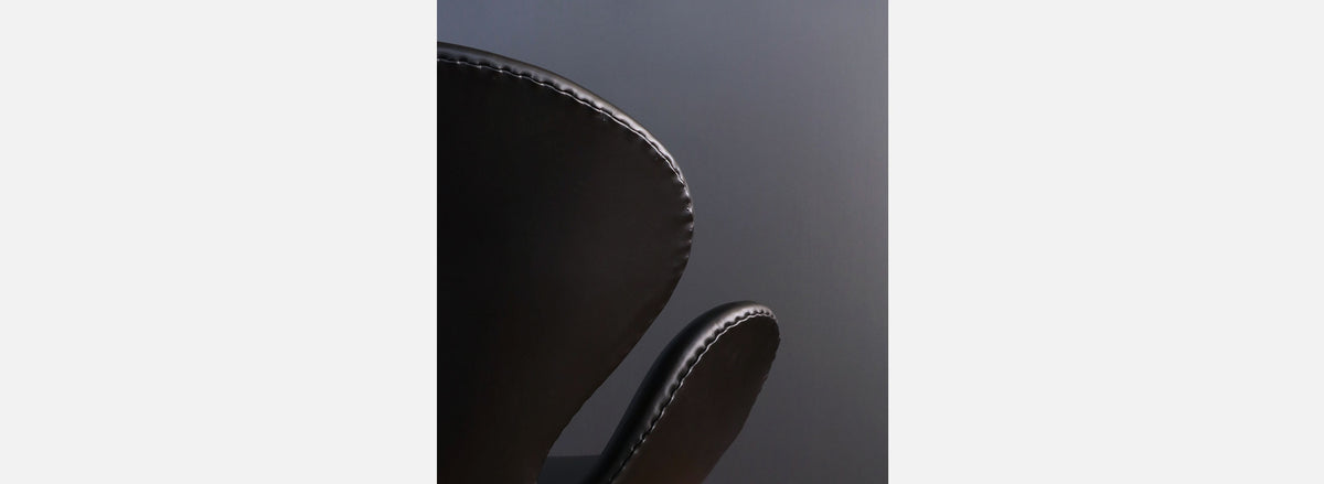 Vintage Arne Jacobsen Black Leather "Swan" Chair for Fritz Hansen