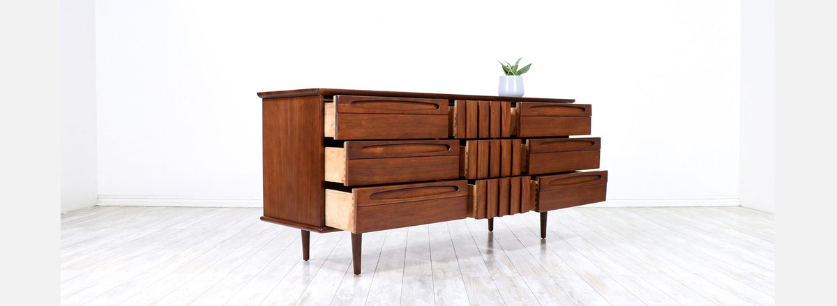 Mid-Century Modern 9-Drawer Dresser by American of Martinsville 