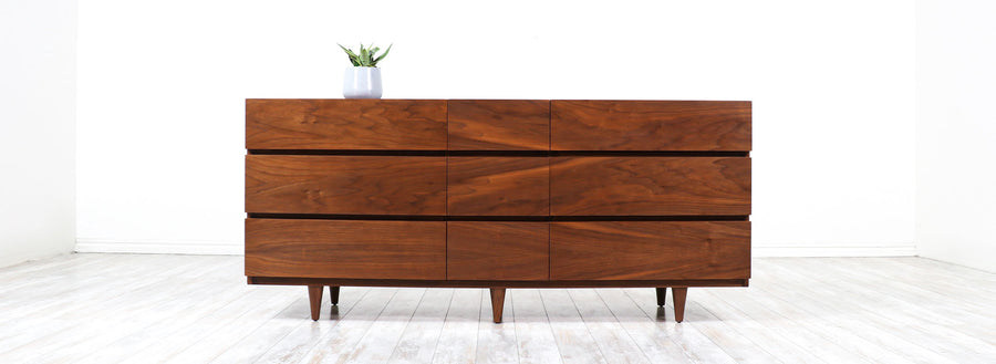 Mid-Century Modern 9-Drawer Walnut Dresser by American of Martinsville 