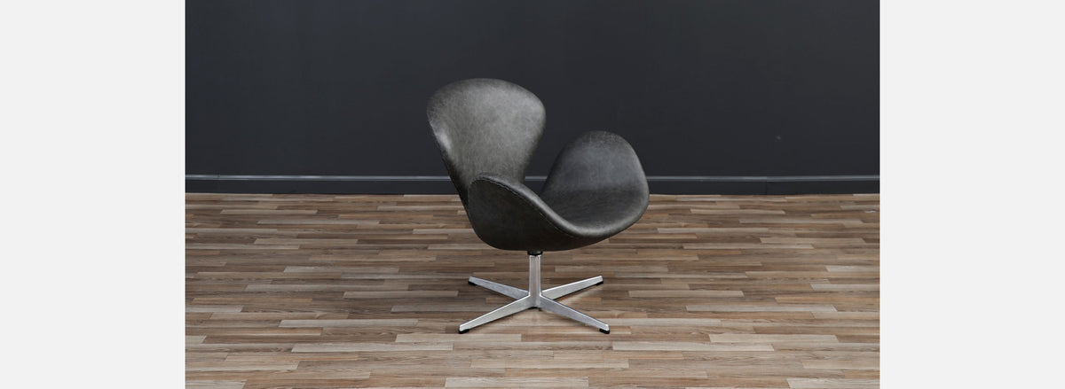 Vintage Arne Jacobsen Grey Leather "Swan" Chair for Fritz Hansen